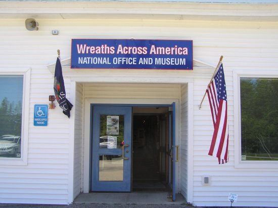 Wreaths Across America Museum Military Program Benefits Support Giving Holiday